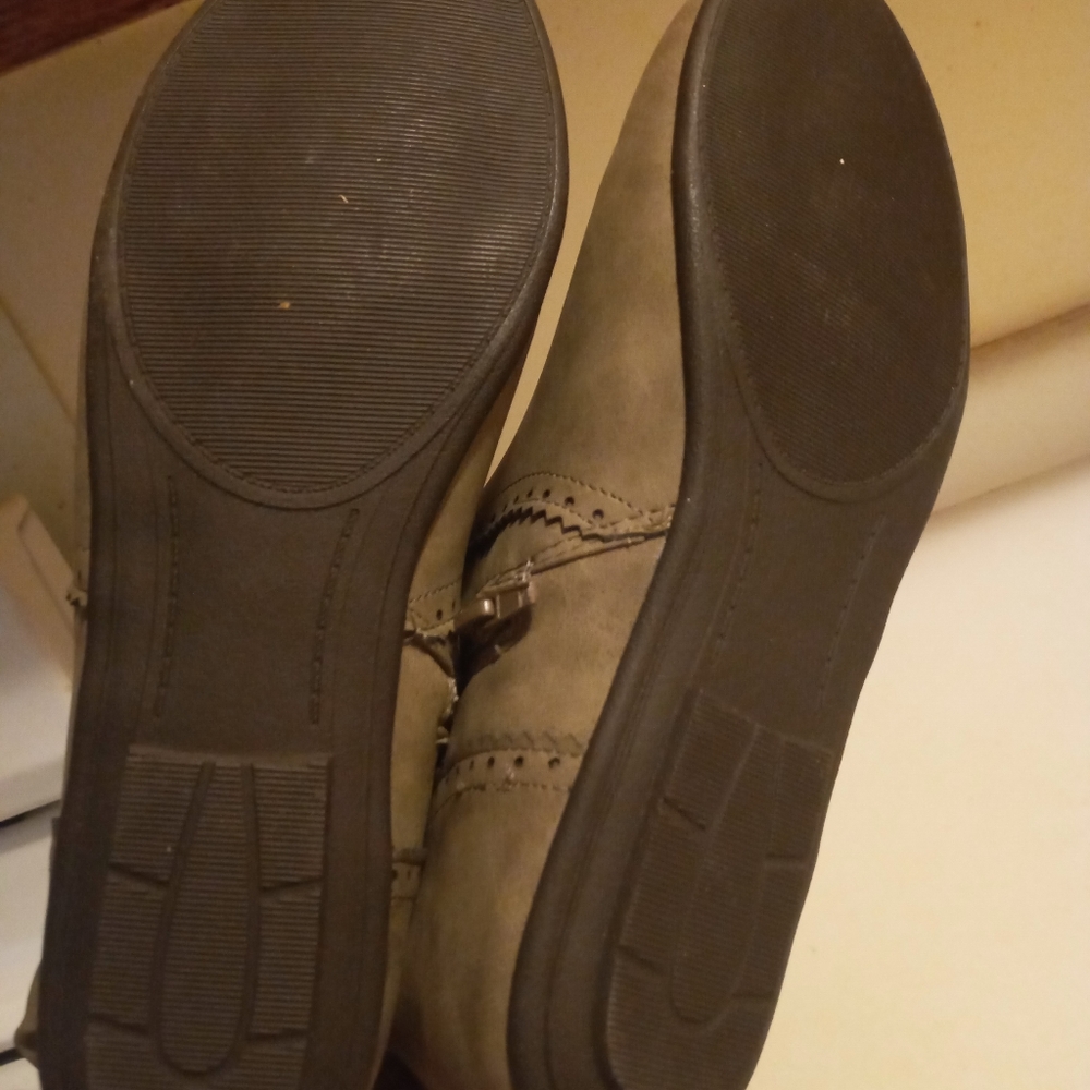 Women boots size 9w